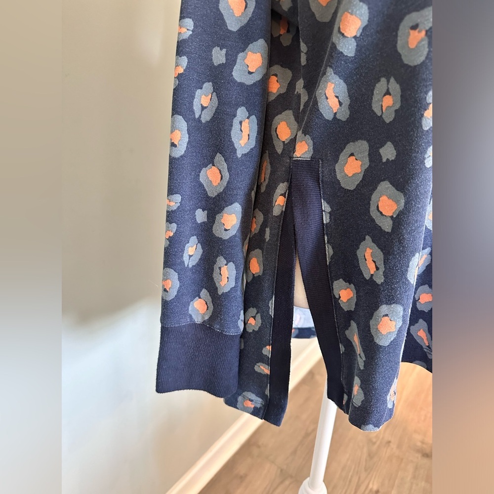 M Wonderly blue orange leopard print sweatshirt tunic side slit top shirt - Picture 3 of 6